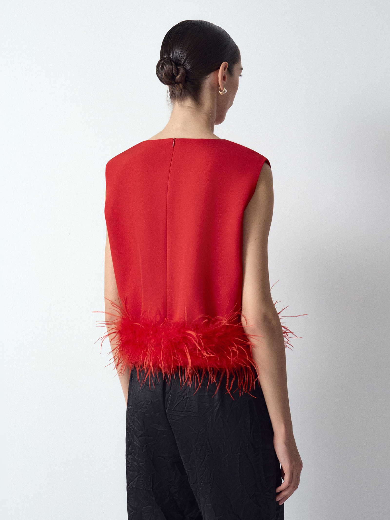 Топ с перьями